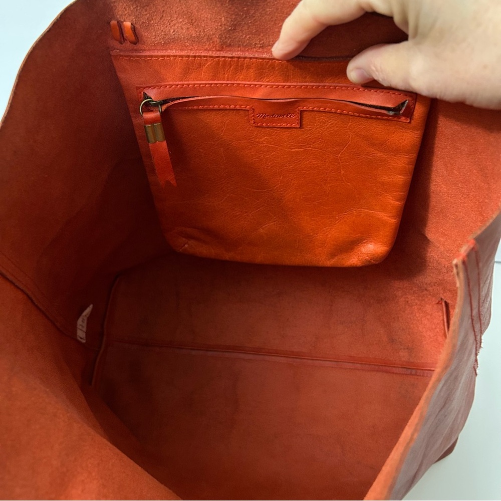 MADEWELL - The Transport Tote: The Tassel-Tie Edition in Fresh Chili color - Picture 6 of 16